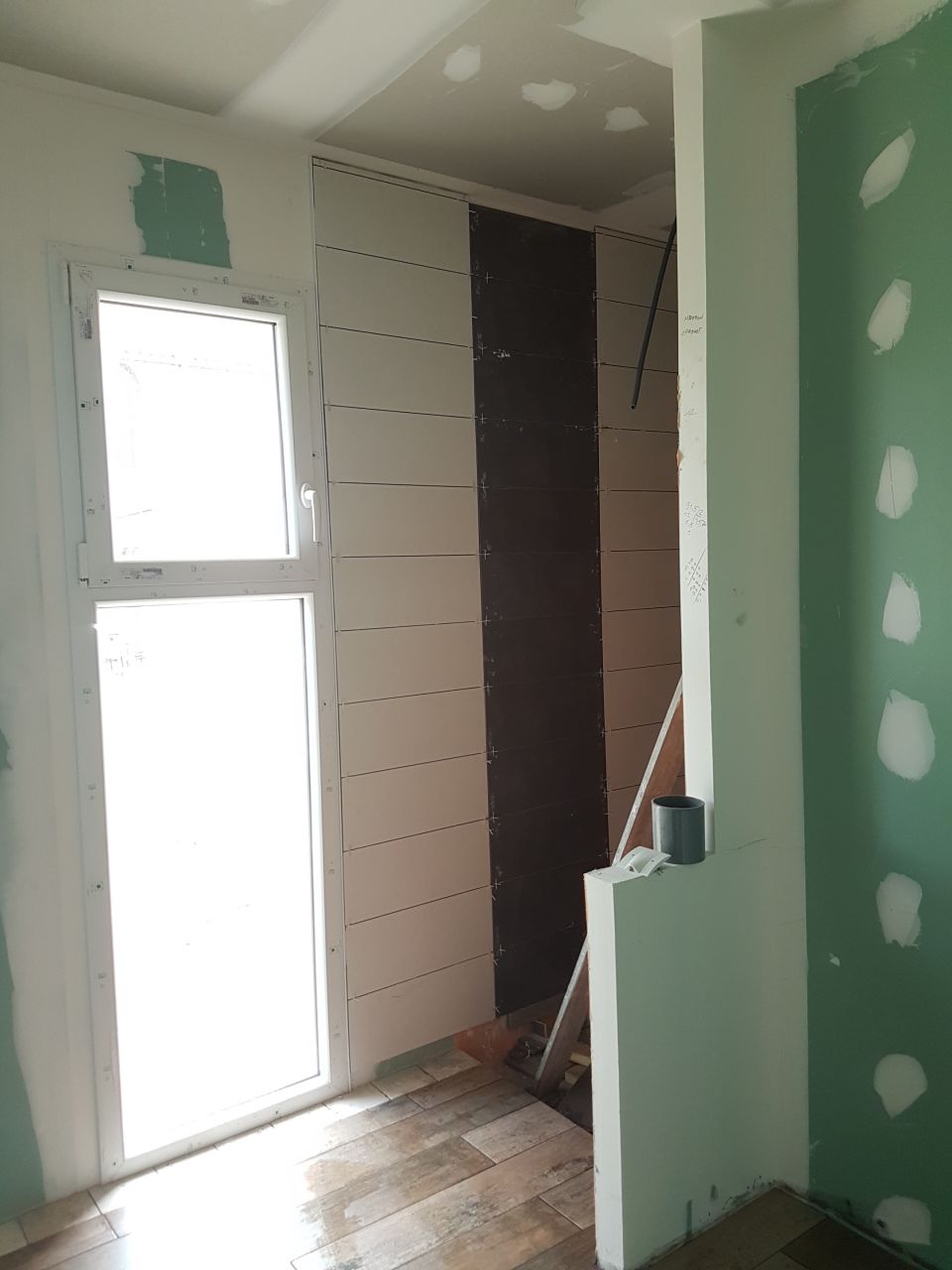 Photo salle de bain faience blanche et marron de la douche ...