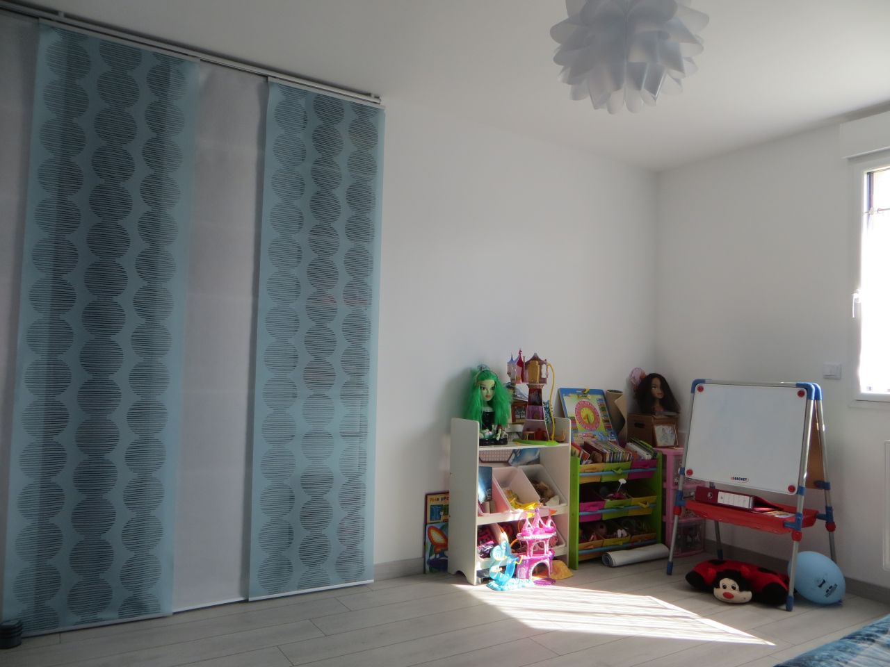 Photo panneaux japonais ikéa pour cacher le dressing décoration ...
