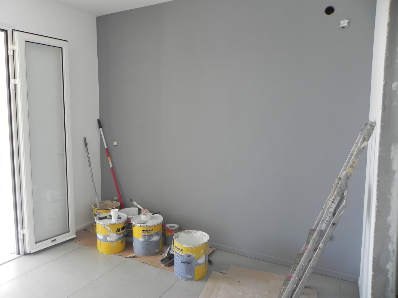 Photo notre chambre : un mur gris peinture reunion (974)