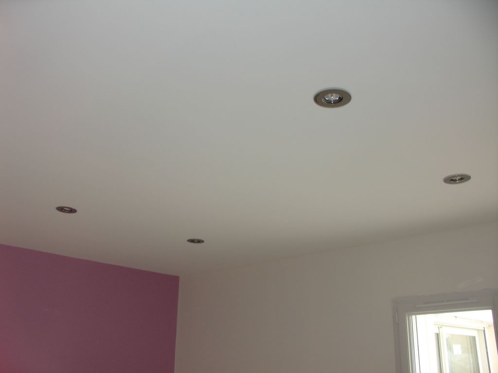 Protection des spots enduit suite peinture des chambres, herault