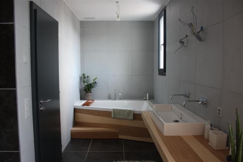 Aide idée salle de bain avec carrelage anthracite... 14 messages Salle deau:faience avec frise verticale