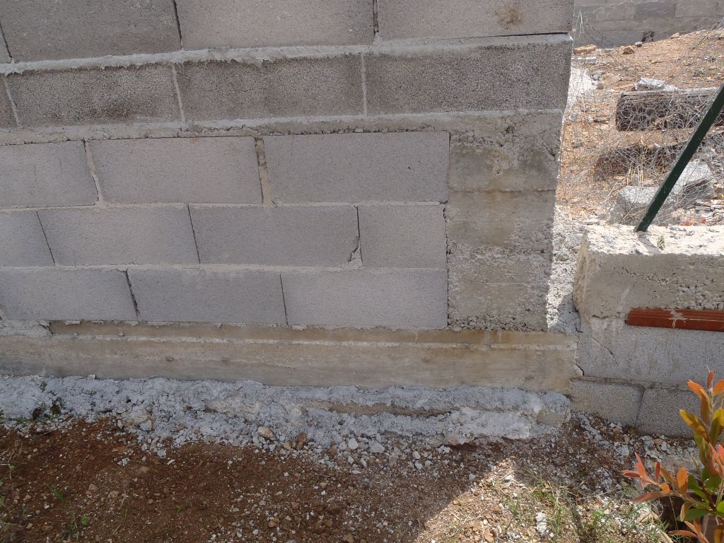 comment poser clôture dalle beton