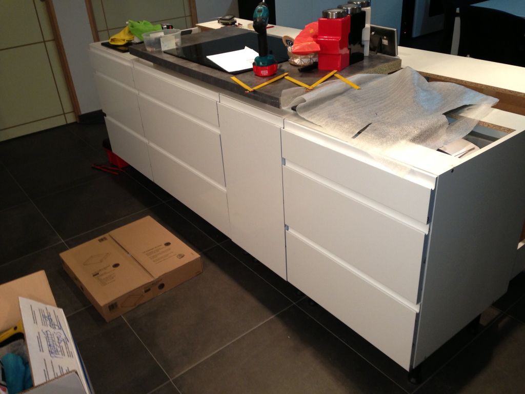 Re: la cuisine en détail et par étapes première construction, st ...
