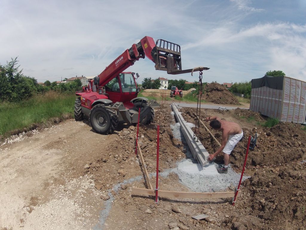 Fondation de la serre pose des longrines implantation des ...