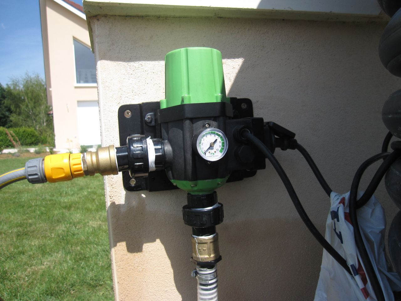 Automatisme Xenacontrol - Il s?agit d?un automate de commande et de protection contre le manque d?eau qui arrête automatiquement le moteur de la pompe ... Automatisme Xenacontrol - Il s?agit d?un automate de commande et de protection contre le manque d?eau qui arrête automatiquement le moteur de la pompe ...