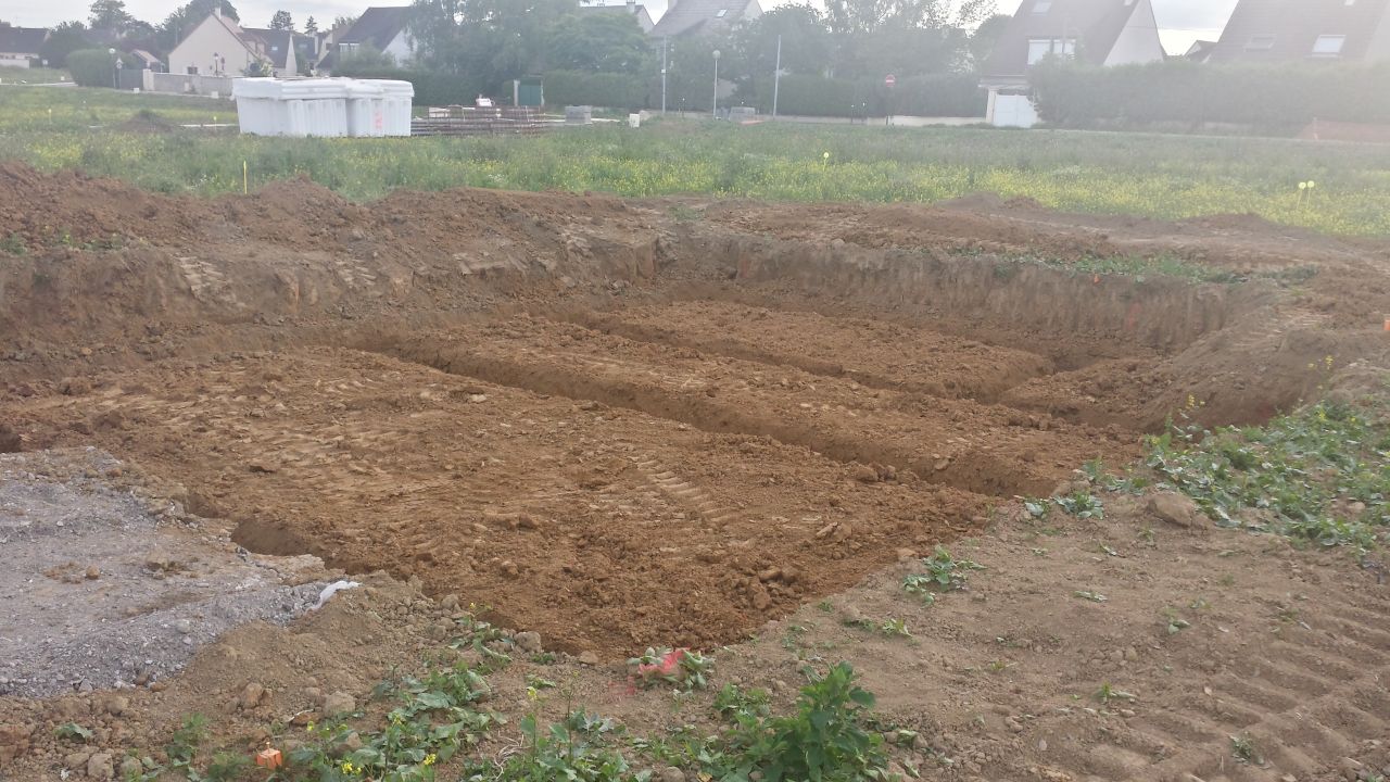 Terrassement depuis l'avant droit de la maison