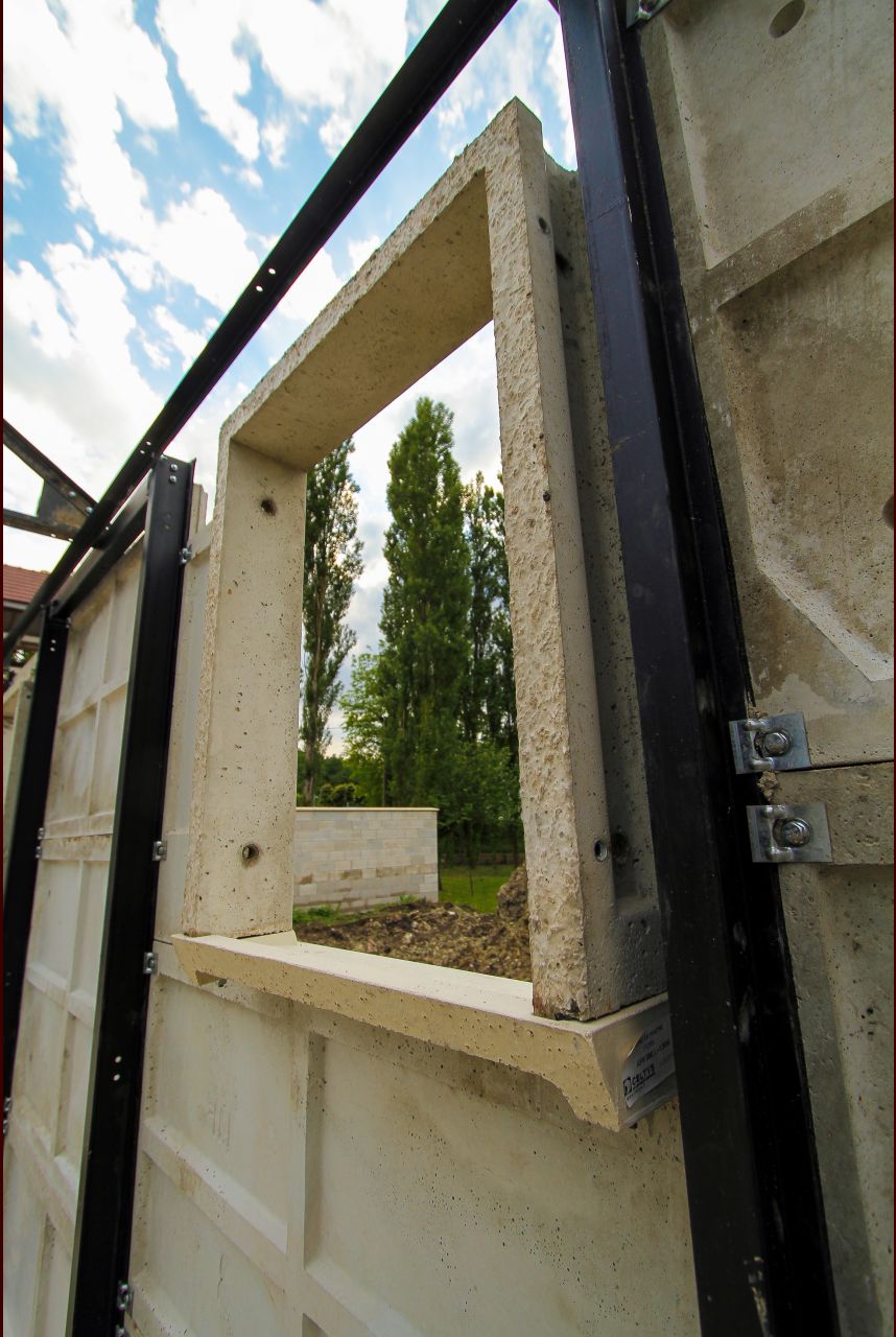 La fentre de la future salle de bains.