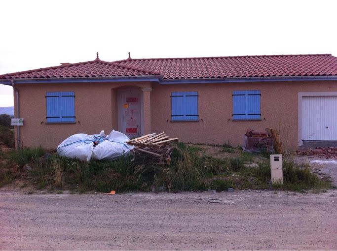 Enfin fini! Les volets sont peints en bleu "GAVI" de chez La Seigneurie.