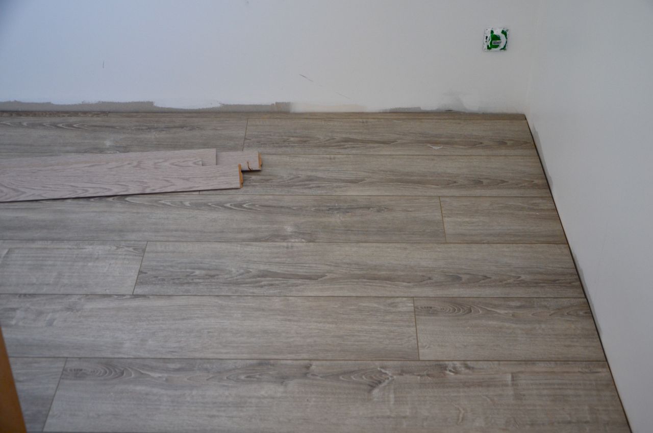 Pose parquet stratifié