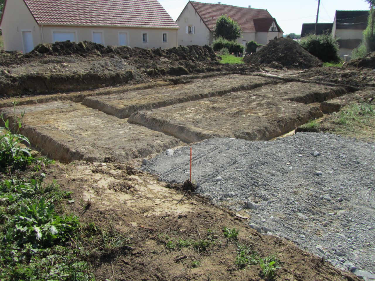 Chemin de chantier et terrassement en cours