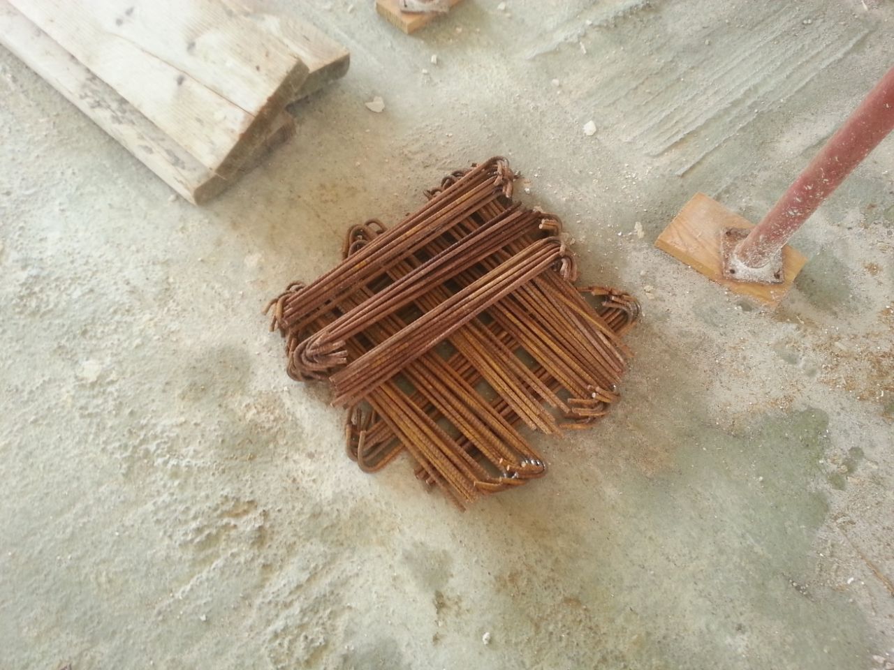 200 ferrailles à plier pour l'acrotère...