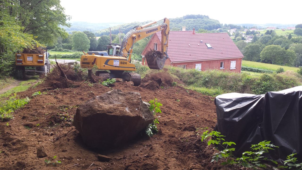 Dessoucha en cours du terrain à l'arrière