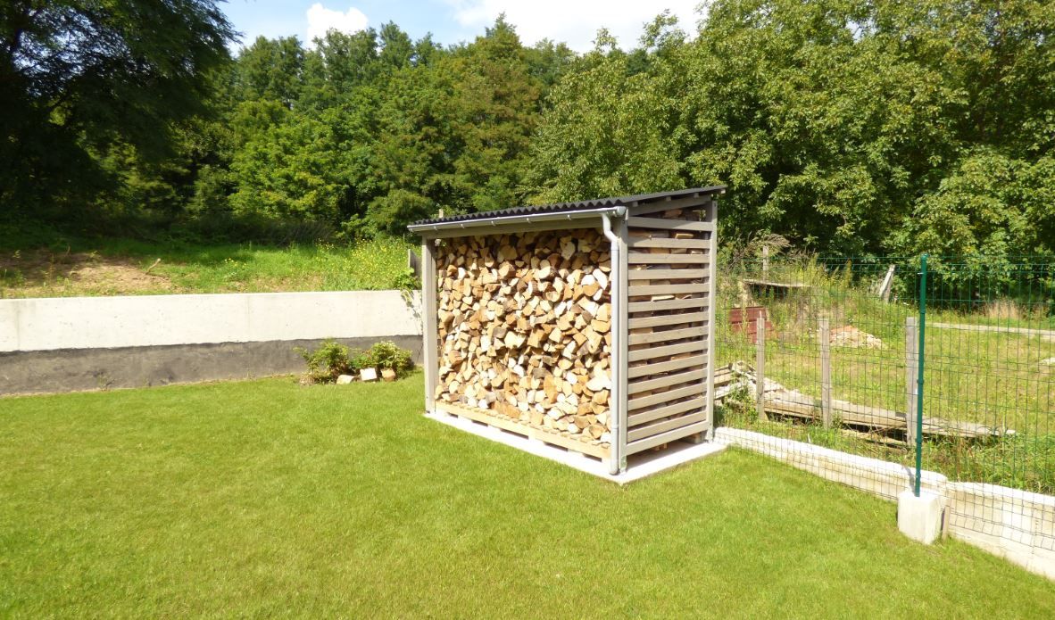 abri buches plein 5,5m3 de bois en 25cm