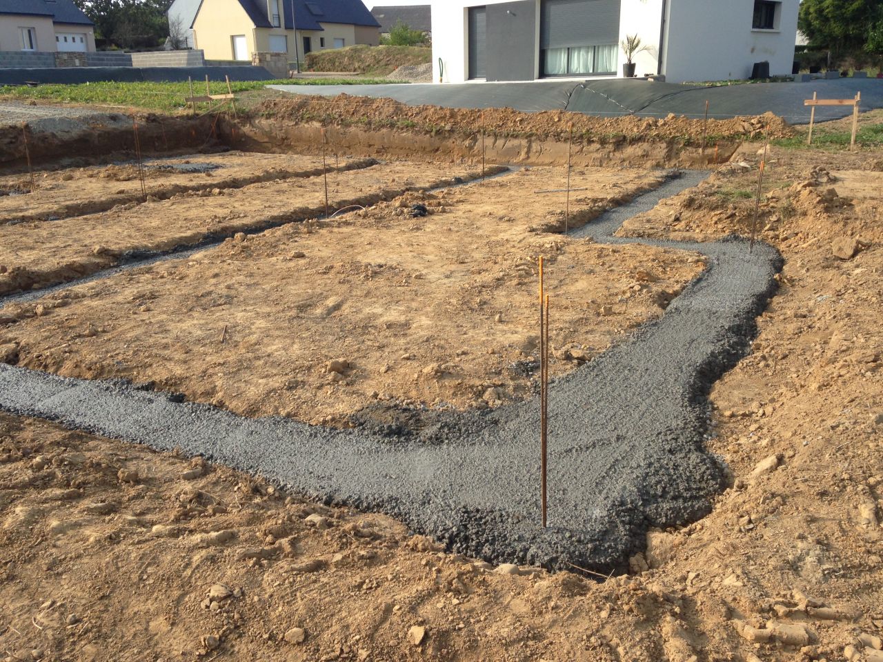 Ferrailles   Fondation coulées   câble de terre mis dans les fondations