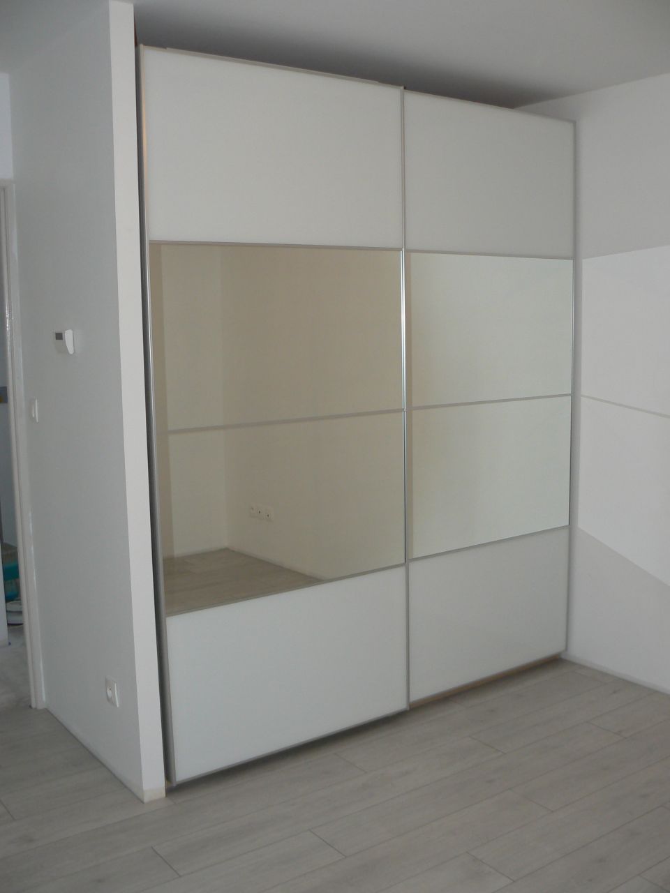 avant comblement de la niche supérieure au caisson ikea
