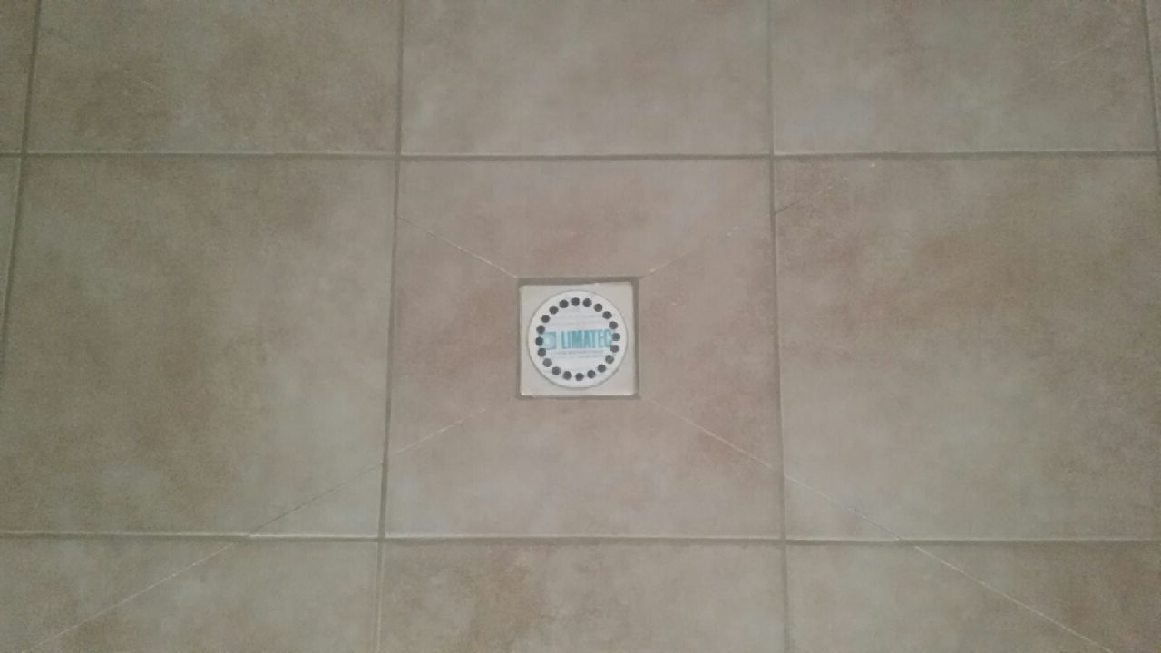 Douche a l'italienne