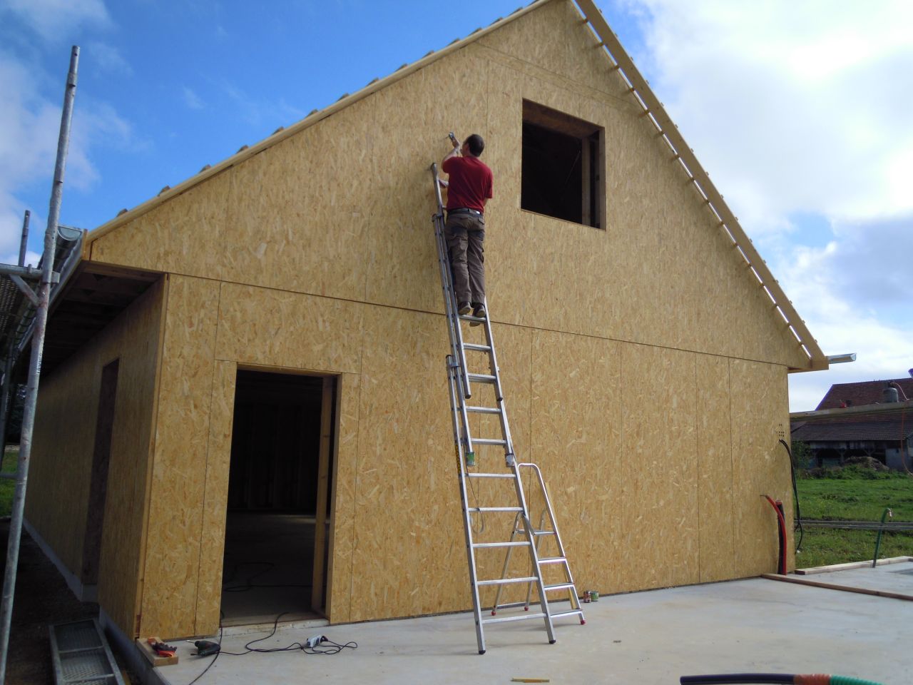 Installation des fixations pour le mat d'antenne