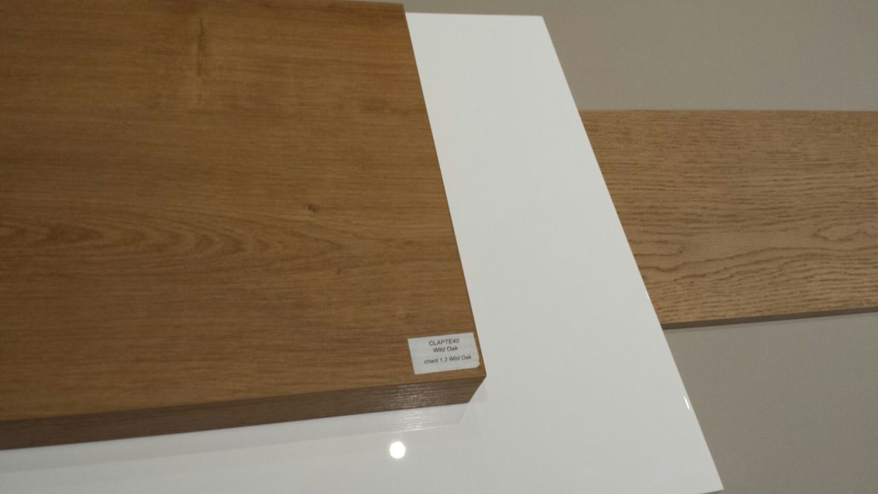 Carrelage imitation parquet Façade blanche star cuisinella   PDT wild oak