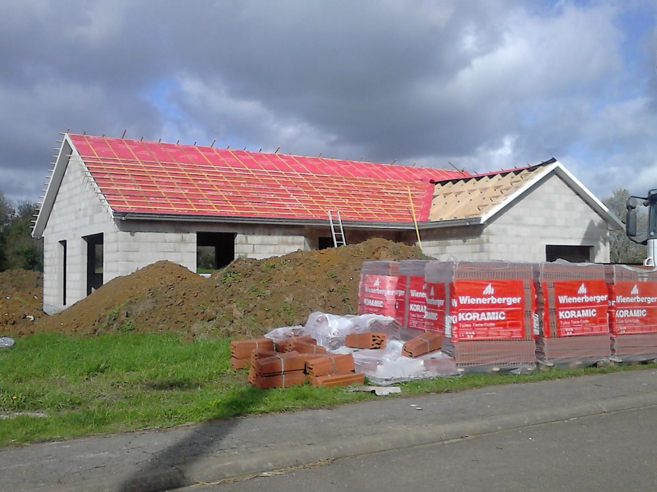 Sous toiture presque finie