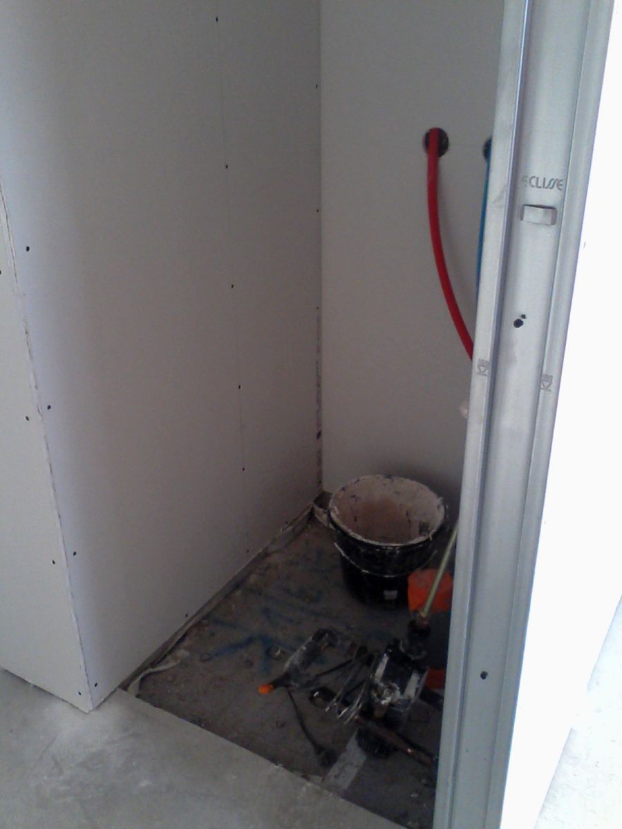 sde du bas. cote douche