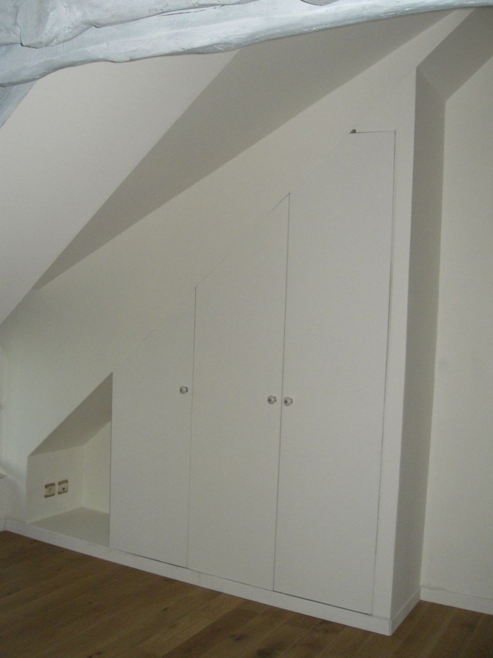 Fabrication d"un placard sous pente
