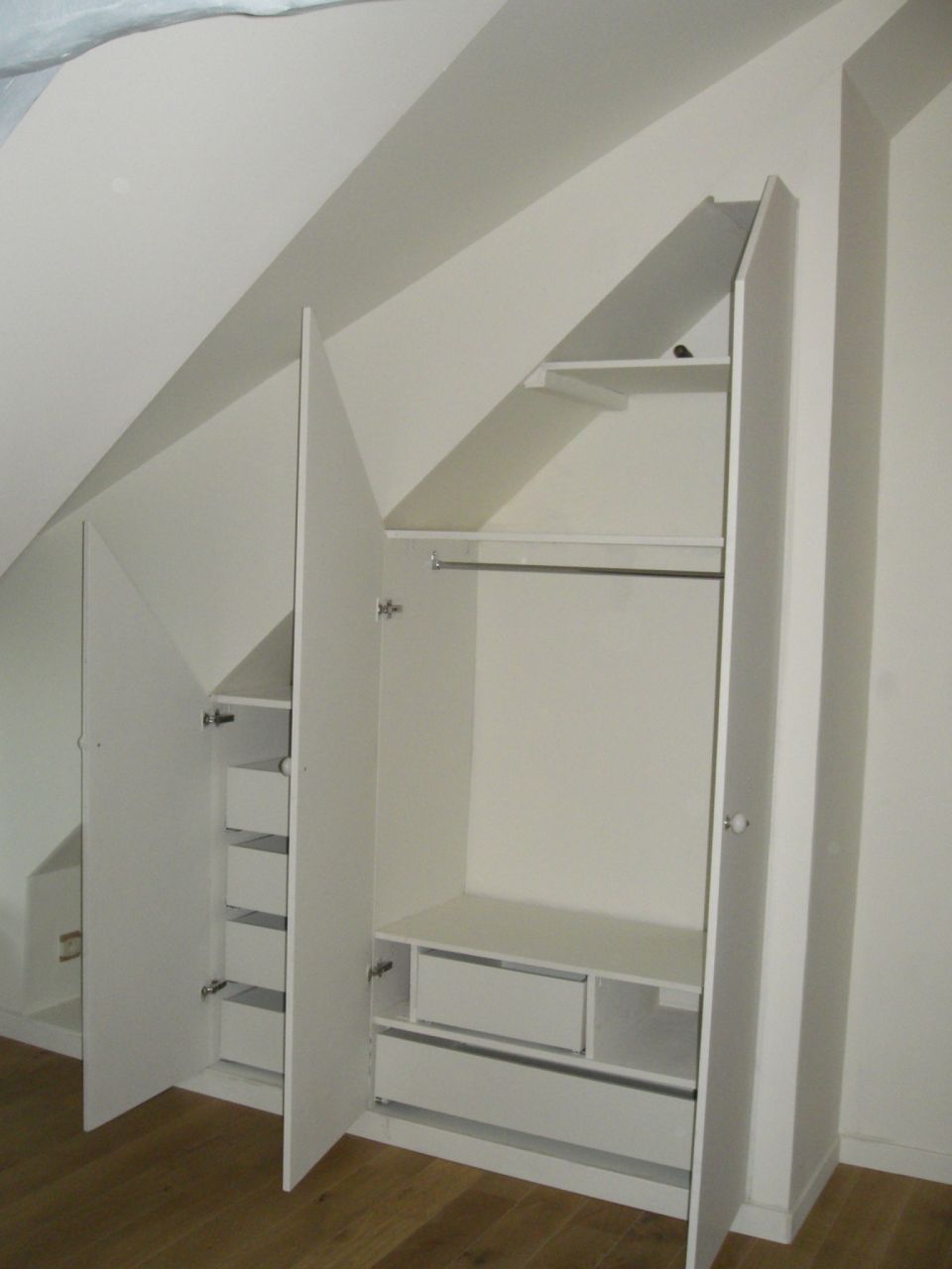 Fabrication d"un placard sous pente