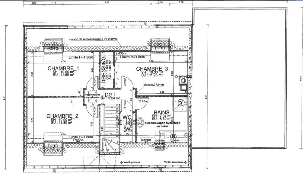 Plans des combles avec la salle de bain sur le devant de la maison