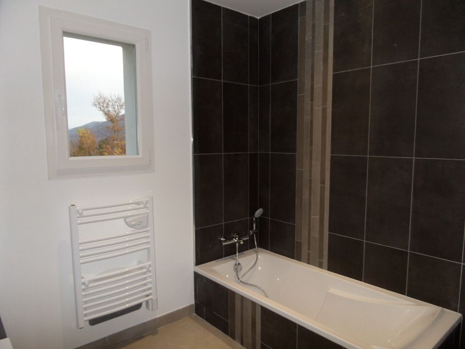Salle de bain de la partie chambres