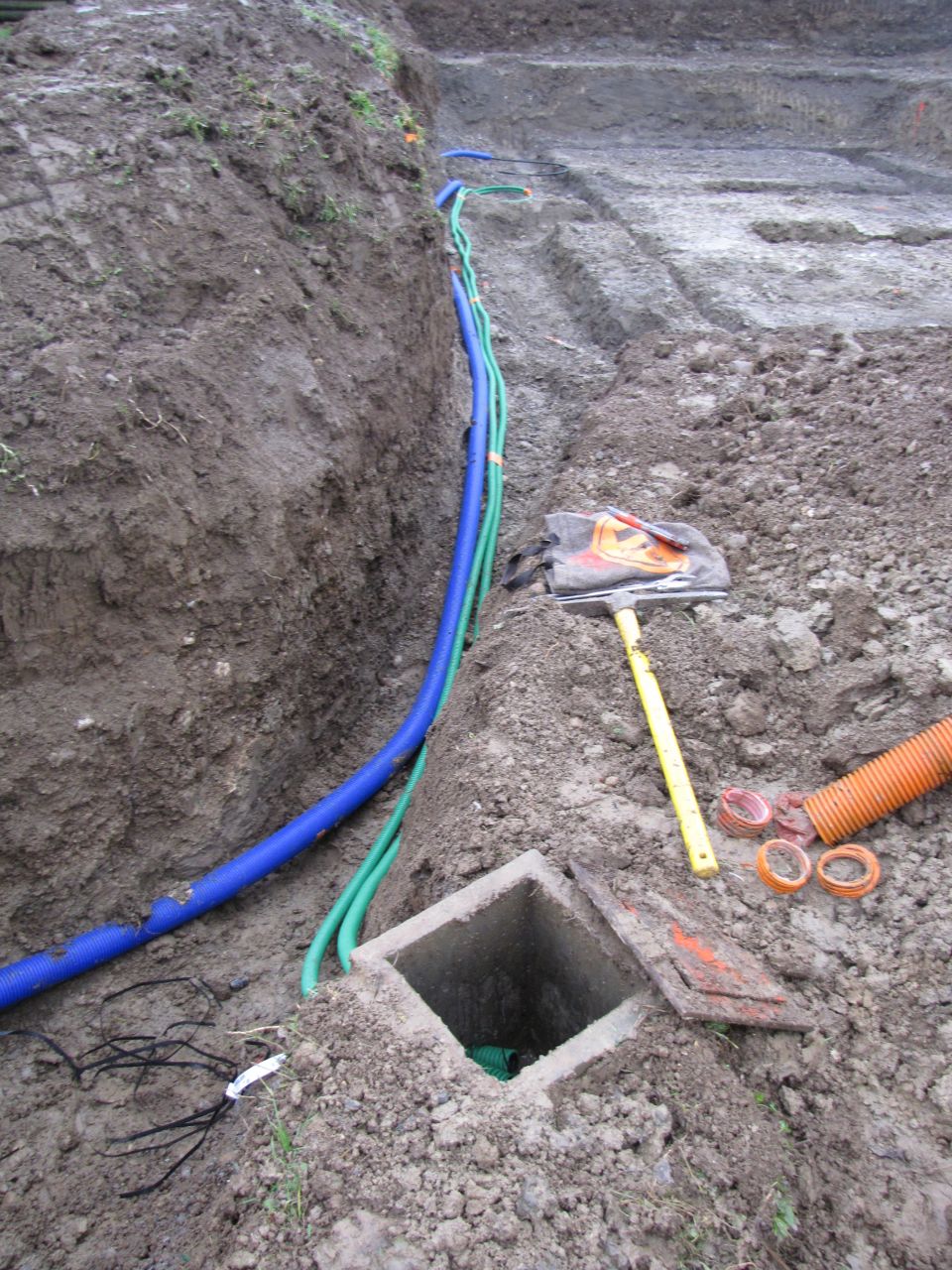 pose des gaines eau et tlphone (l'electricit va suivre!)