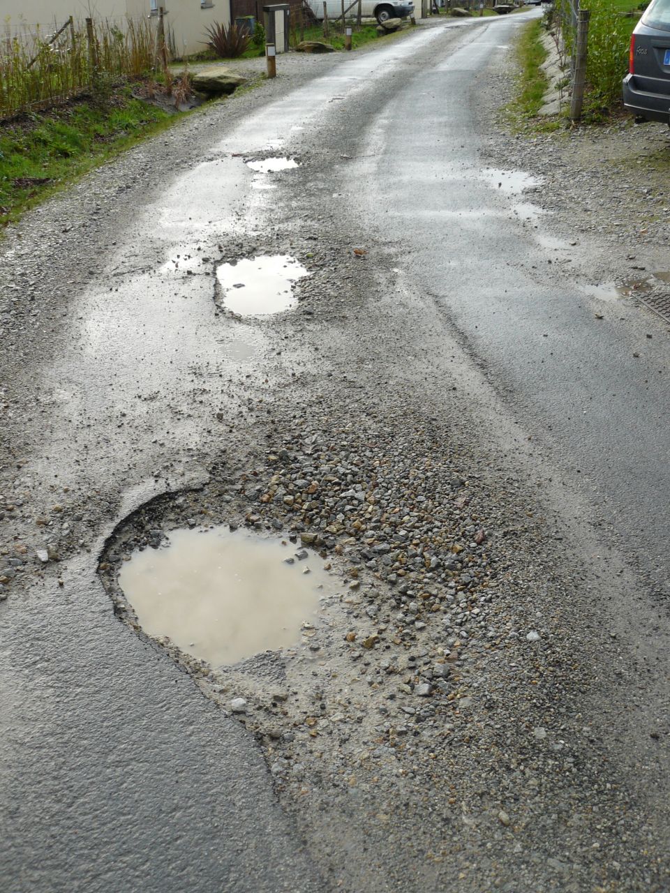 l'état de la route rue de lannilis à Plouzané en janvier 2015 ("écoquartier" modèle du genre réalisé par l'entreprise URBATEAM)