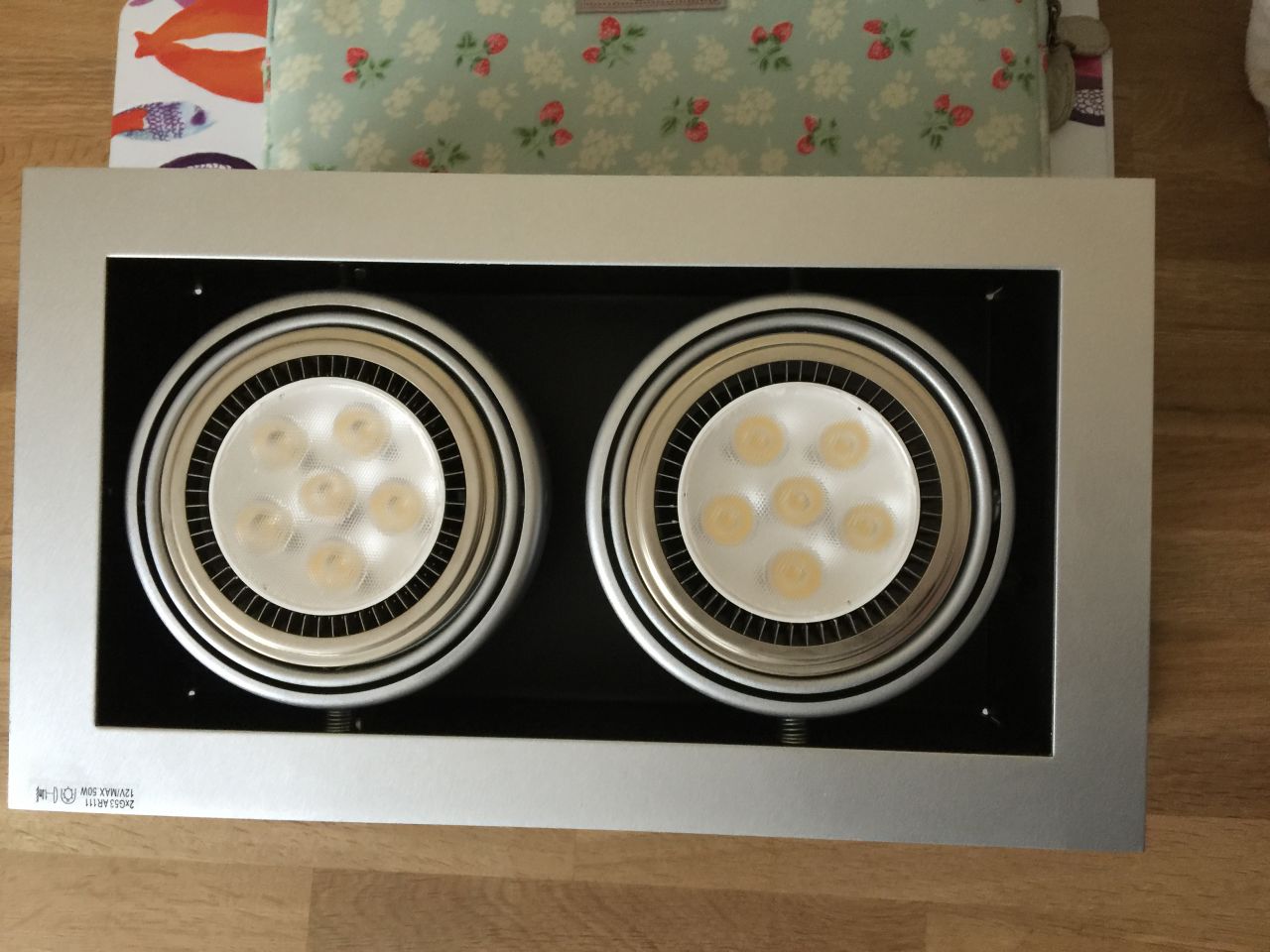 Spot pour faux plafond au dessus îlot central.
