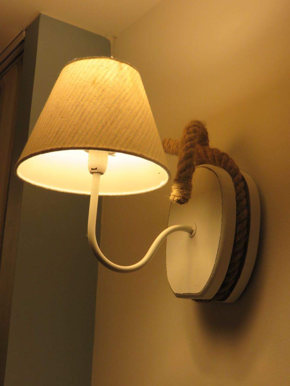 2eme entr�e (qui ne sert qu'� la famille), anciennement l'entr�e du garage !