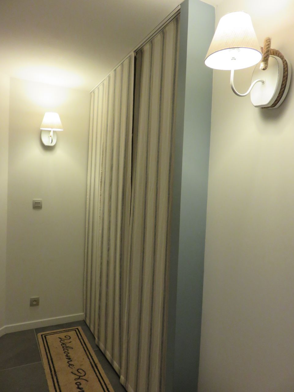 2eme entr�e (qui ne sert qu'� la famille), anciennement l'entr�e du garage !