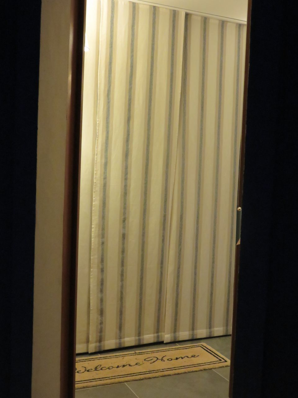 2eme entr�e (qui ne sert qu'� la famille), anciennement l'entr�e du garage !