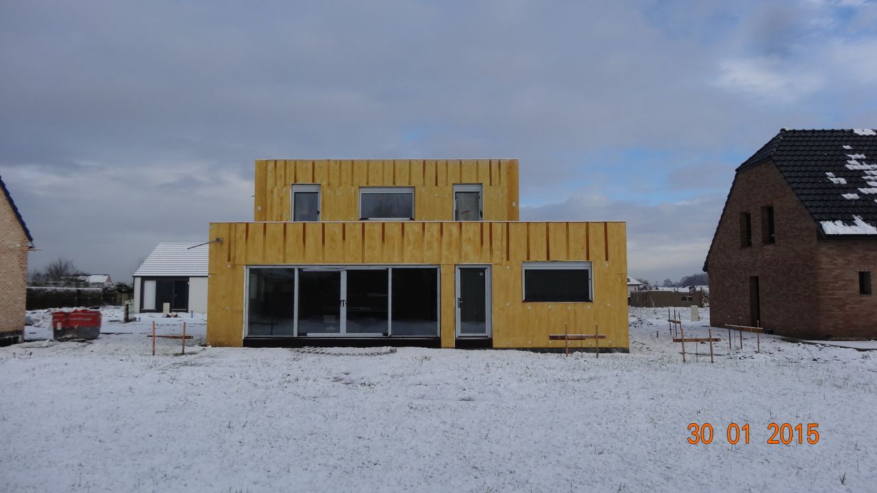 La maison pour la premire fois sous la neige...