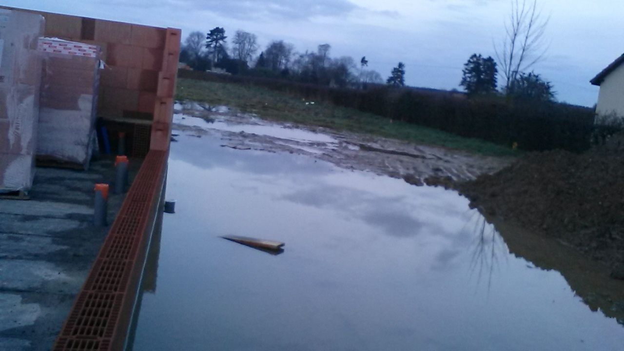 eau sur terrain qui ne s'evacue pas... (une pompe de relevage sera ncessaire dans le vide sanitaire)