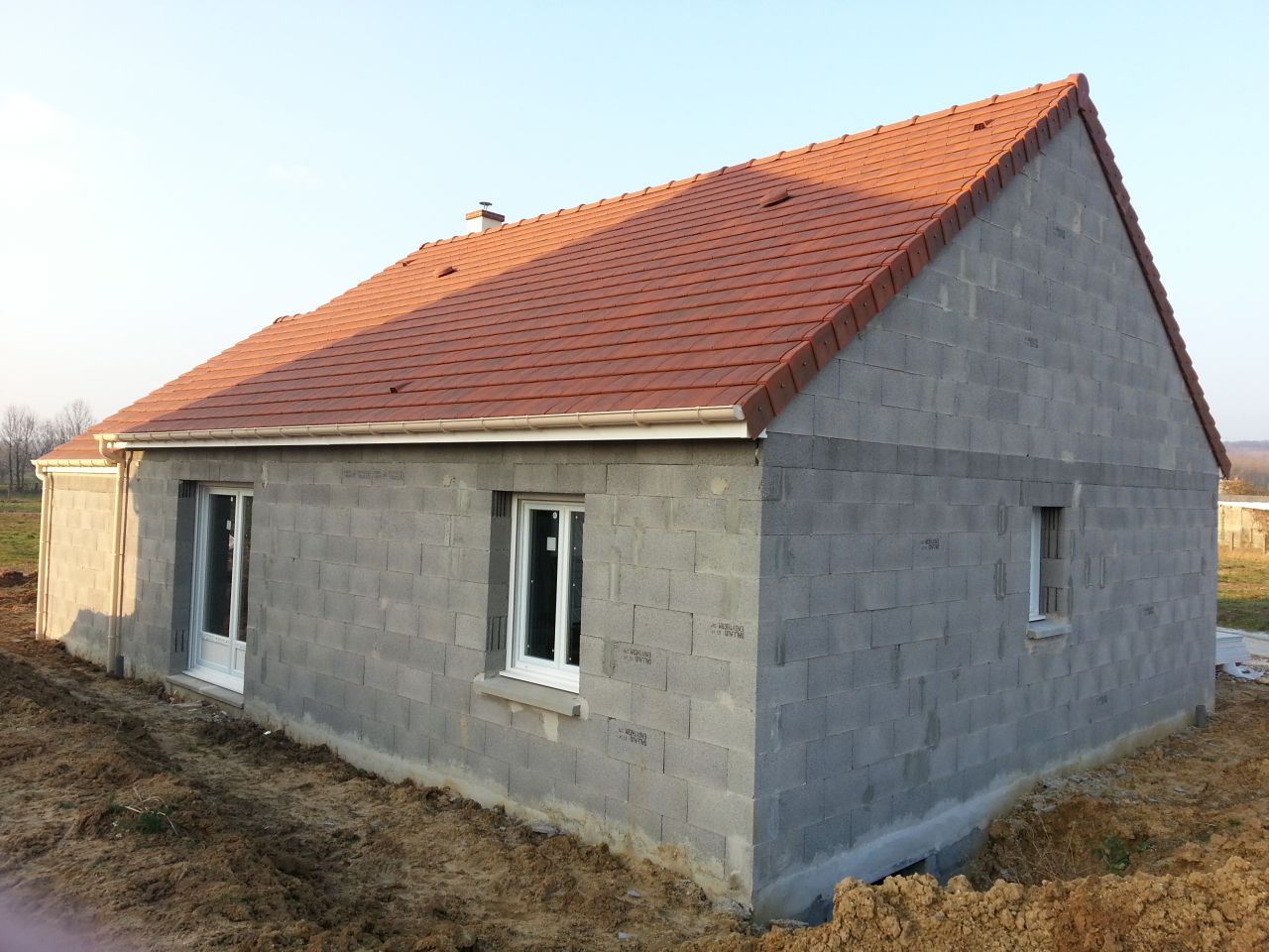 Vue de l'arrire de la maison avec les volets ouverts