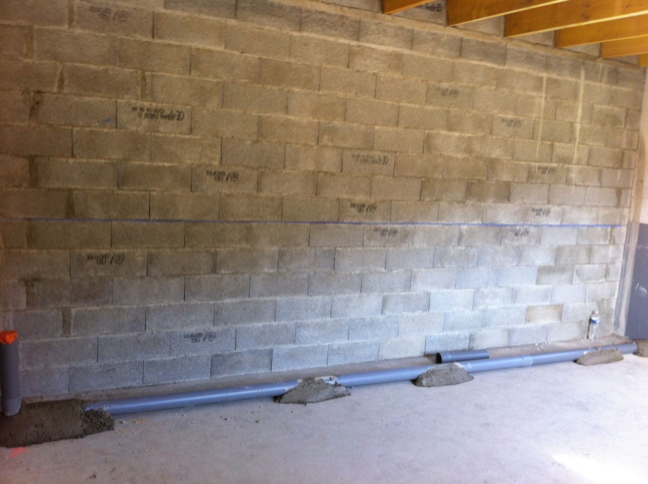 Elvation du mur et ralisation de la toiture/mezzanine