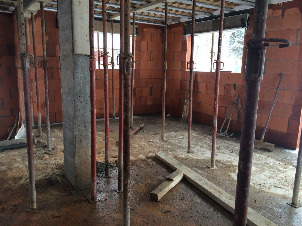 Au fond notre futur salon