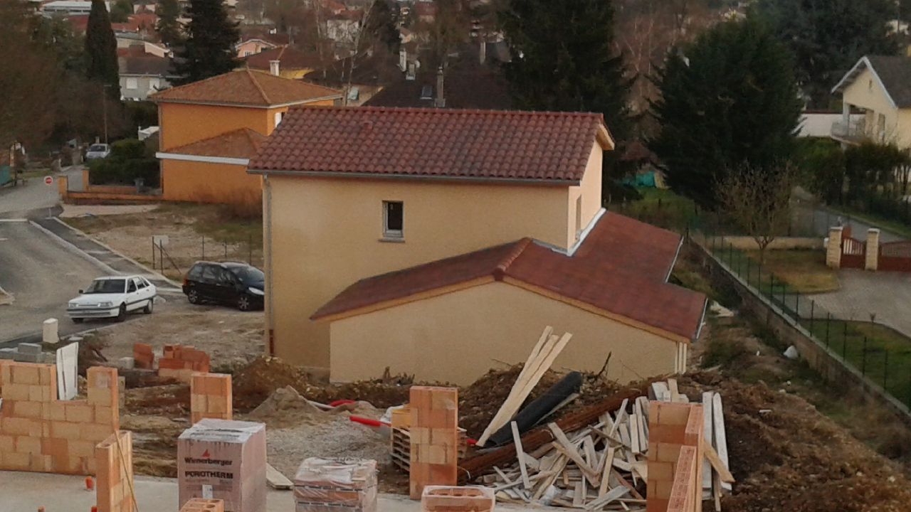 Vue de la façade nord .
<br />
(depuis chez les sypatiques voisins)