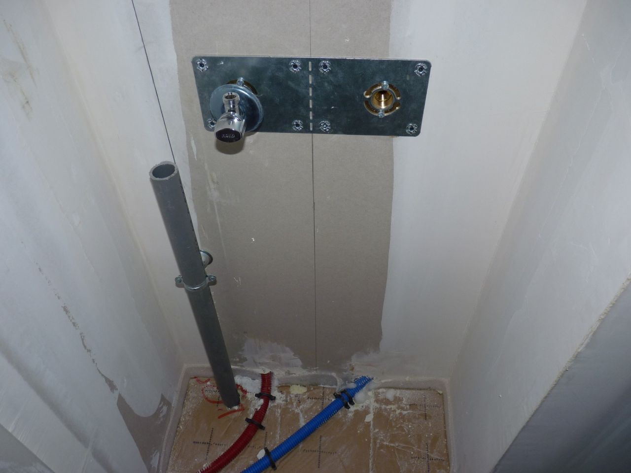 Alimentation et évacuation Lave Main, WC