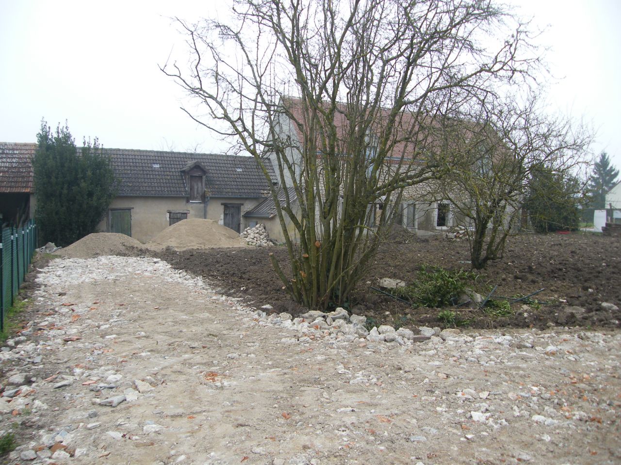 Gravats étalé pour mon futur chemin d'accès au garage.