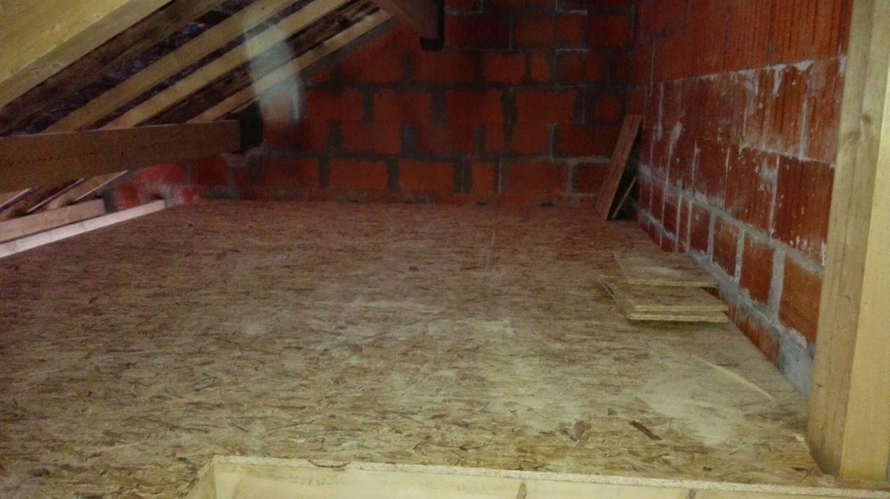 Pose d'un plancher au dessus du garage pour plus de rangement !