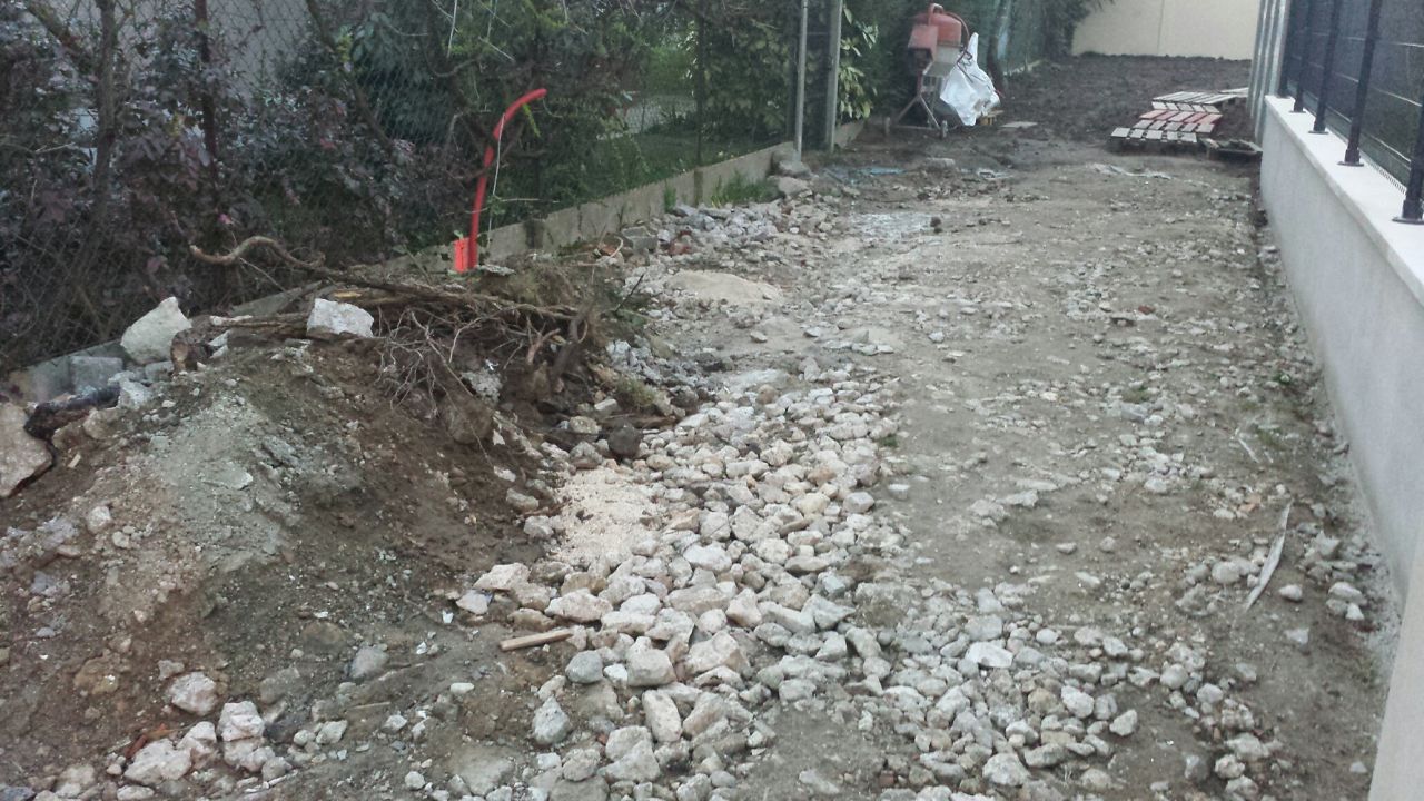 28/03/2015 - Allée avant intervention du terrassier
