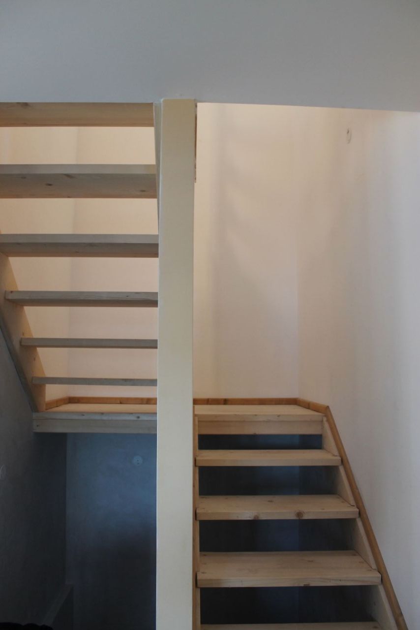 bas de l'escalier