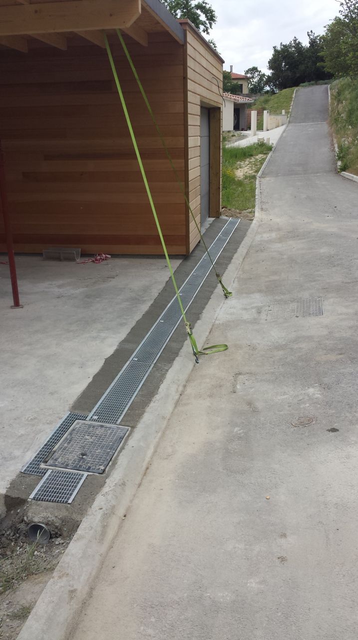 Avancée du garage avec le caniveau