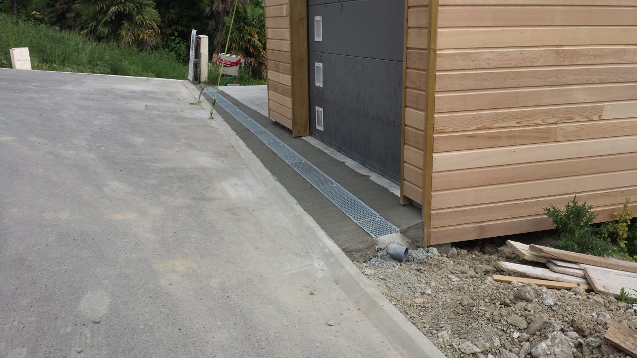 Avancée du garage avec le caniveau
