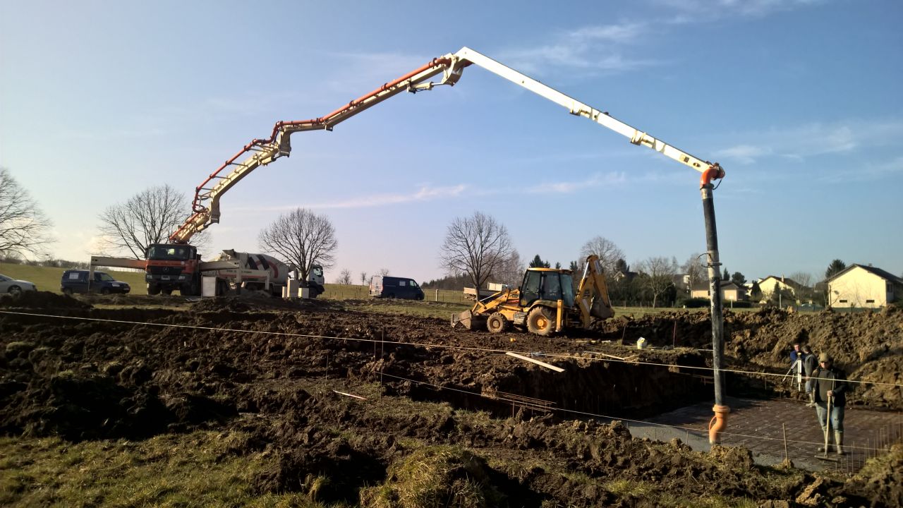 Coulage des fondation   Dalle fond de piscine avec une pompe de 47m