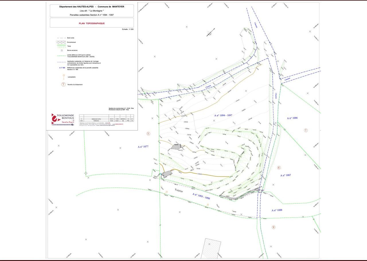 plan topographique du terrain (quelques dtails notamment l'accs au nord manquant)