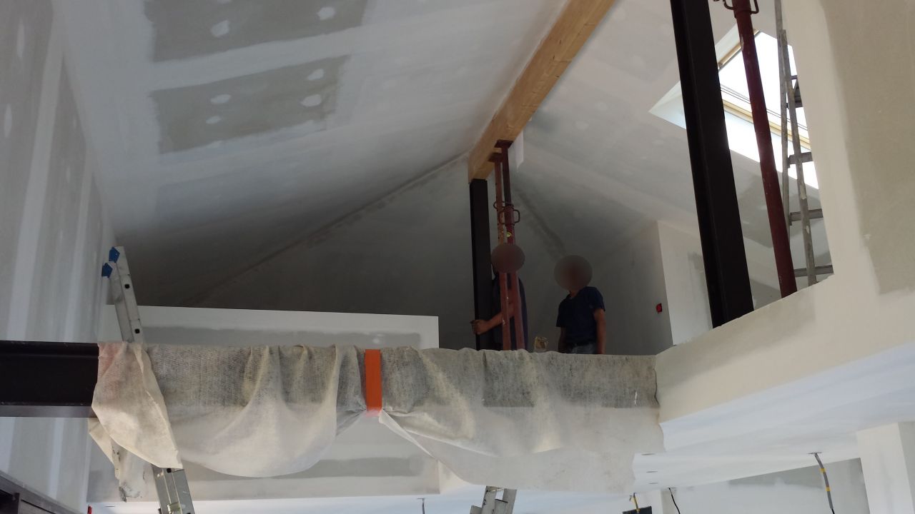 pose des poteaux en H de soutien de la toiture